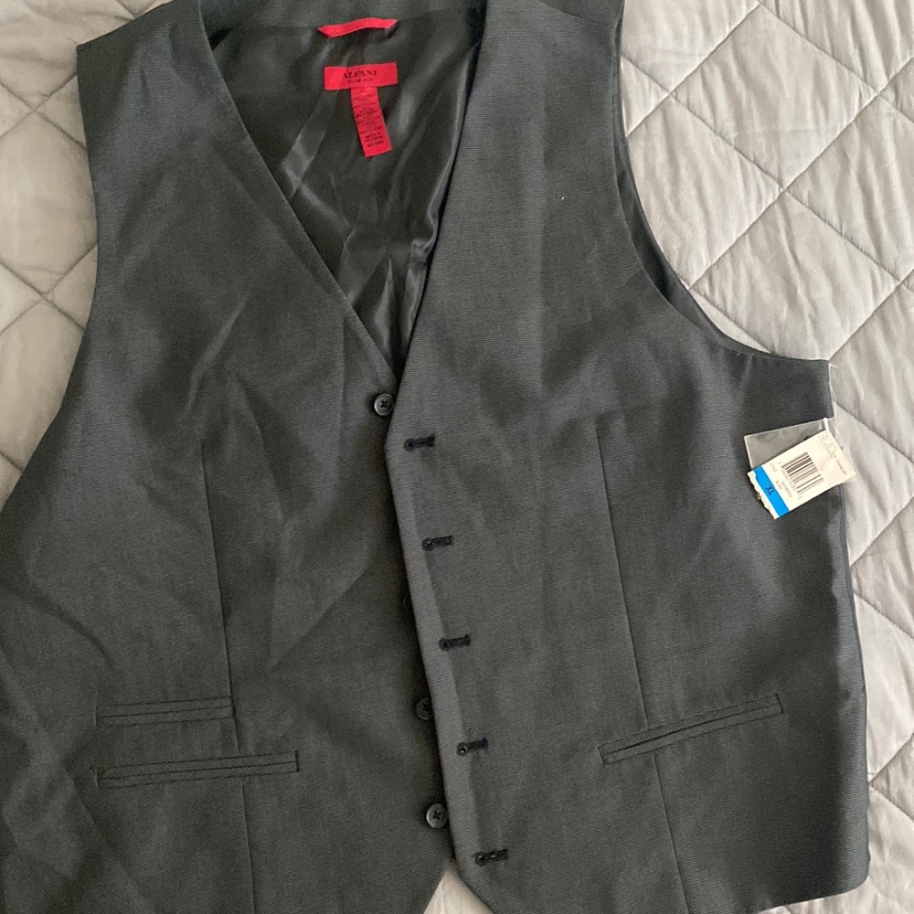 New with tags mens dress vest